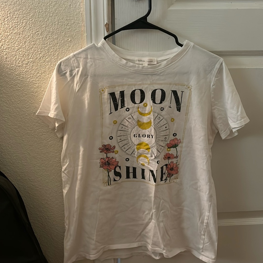 MEDIUM White Tee with Print. Brand: böhme essentials